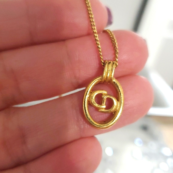 🇨🇵Christian Dior Logo Pendant Gold Pladed Necklace - Picture 12 of 15